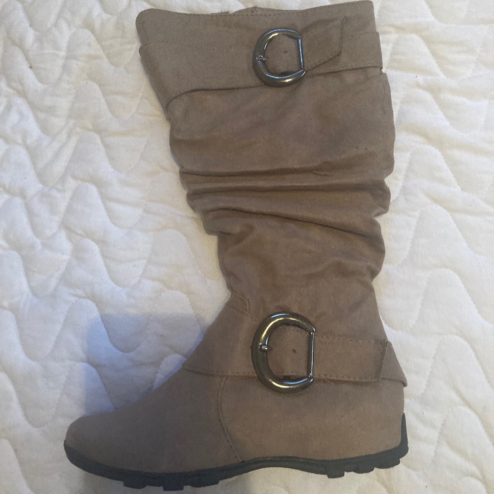 Vintage Soda Slouchy Buckle Boots Knee High Taupe Khaki Tan 5.5 Vegan Leather
